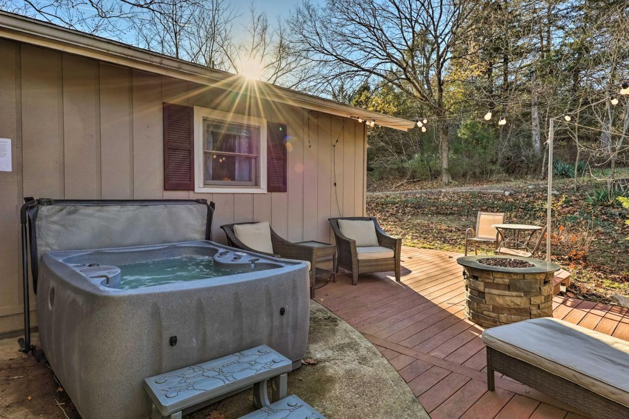 Holiday Island Home Hot Tub And Wood Stove! Exteriér fotografie