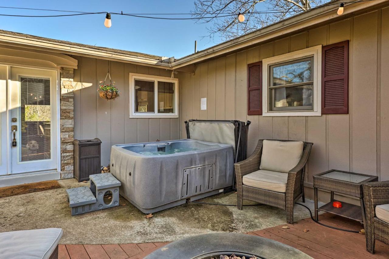 Holiday Island Home Hot Tub And Wood Stove! Exteriér fotografie